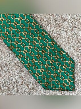 Brooks Brothers Men’s Green Silk Tie with Gold Chain Link Pattern